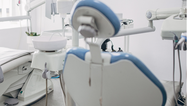 أفضل عيادة اسنان في السيب